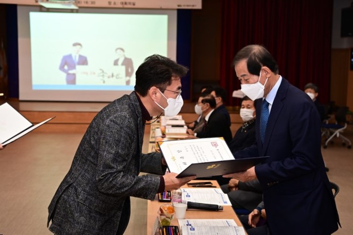 [대구=뉴시스] 대구시 동구는 민선 8기 구청장 공약 이행 구민평가단 위촉 및 공약 확정 보고회를 개최했다. (사진 = 대구시 동구 제공) 2022.11.23. photo@newsis.com *재판매 및 DB 금지