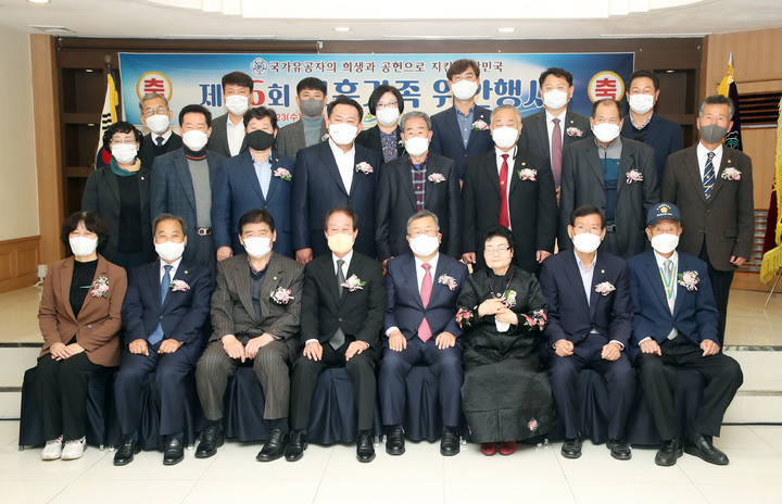 [밀양소식]대한한돈협회 지부, 한돈 포키햄 140박스 기탁 등