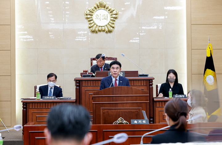 이응우 계룡시장이 23일 계룡시의회에서 내년도 예산안 제출에 따른 시정연설을 하고 있다. 2022. 11. 23 계룡시 *재판매 및 DB 금지