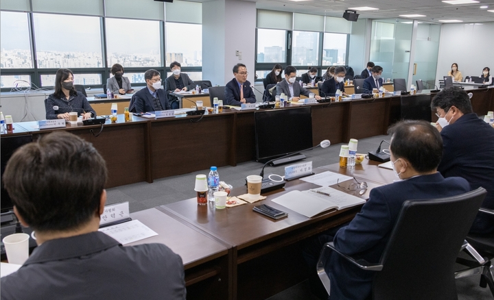 [세종=뉴시스]박민수 보건복지부 제2차관이 23일 오후 서울 용산구 국제전자센터에서 제22차 건강보험정책심의위원회를 열고 모두발언을 하고 있다. (사진=복지부 제공) 2022.11.23. photo@newsis.com *재판매 및 DB 금지