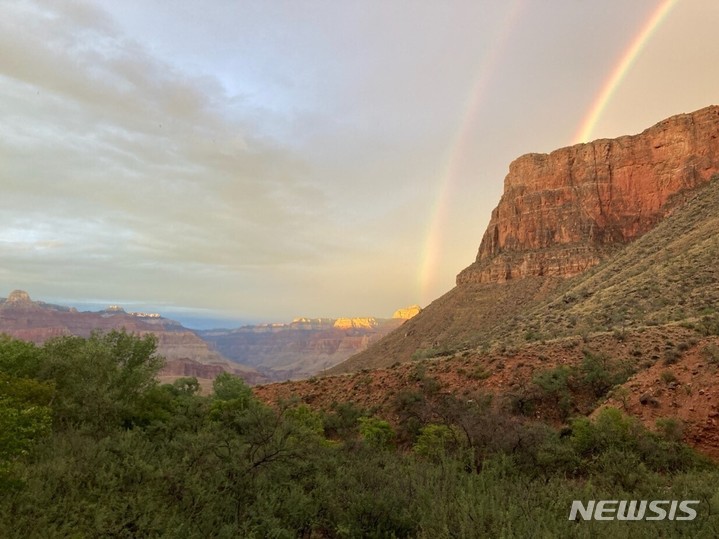 [그랜드캐년국립공원= AP/뉴시스]미국 애리조나주 그랜드 캐년국립공원의  인디언 가든.  이곳은 2022년 11월 21일부터 이곳 원주민 부족의 이름 하바수파이로 이름을 바꿨다. 사상 최초의 인디언출신 장관인 뎁 할런드 내무장관이 이를 주도했다.  2025.07.16.