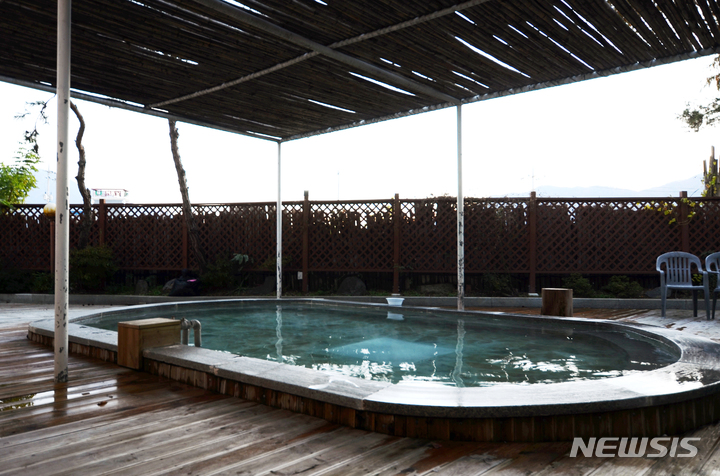 [서울=뉴시스] 경남 거창 가조 백두산천지온천. (사진=한국관광공사 '대한민국 구석구석') 2022.11.26. photo@newsis.com *재판매 및 DB 금지
