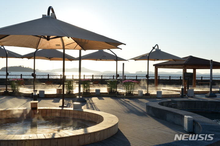 [서울=뉴시스] 인천 강화 석모도 미네랄온천. (사진=강화군 문화관광 홈페이지) 2022.11.26. photo@newsis.com *재판매 및 DB 금지