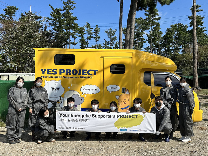 [서울=뉴시스] 반려동물 브랜드 페스룸의 '미용트럭'. (사진=페스룸 제공) 2022.11.27. photo@newsis.com *재판매 및 DB 금지