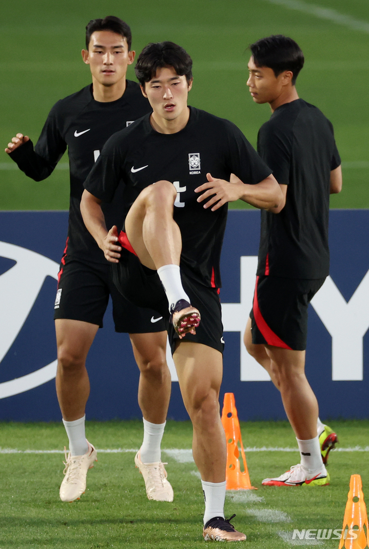 [도하(카타르)=뉴시스] 조성우 기자 = 대한민국 축구대표팀 조규성이 25일(현지시간) 오후 카타르 도하 알 에글라 트레이닝센터에서 훈련하고 있다. 2022.11.25. xconfind@newsis.com