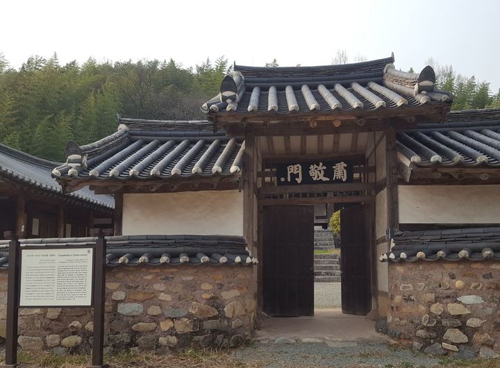 박위 장군과 그의 아들 박기(朴耆) 부자를 함께 기리기 위한 밀양시 무안면에 있는 신남서원. *재판매 및 DB 금지