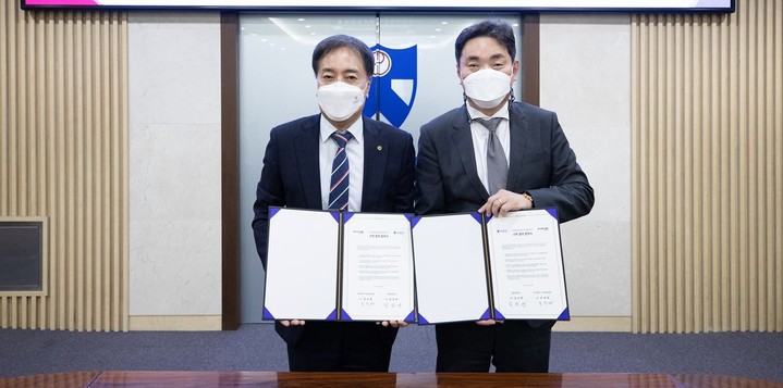 왼쪽부터 배재대 김선재 총장과 더존에듀캠 윤성태 대표 *재판매 및 DB 금지