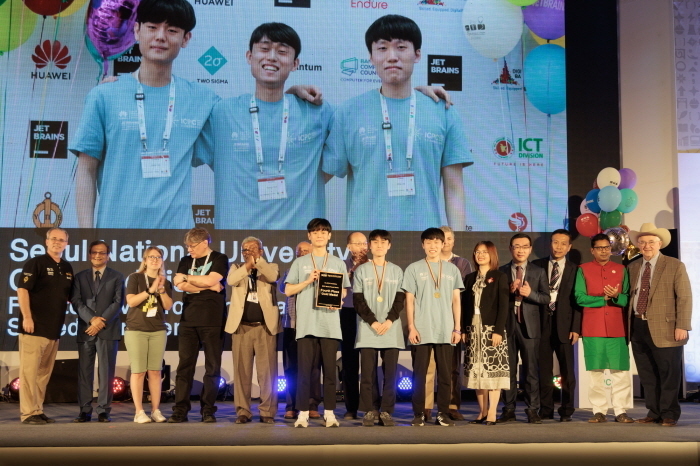 (왼쪽부터) 서울대 공대 컴퓨터공학부 김세빈, 윤교준, 이민제 학생. 사진 서울대 *재판매 및 DB 금지