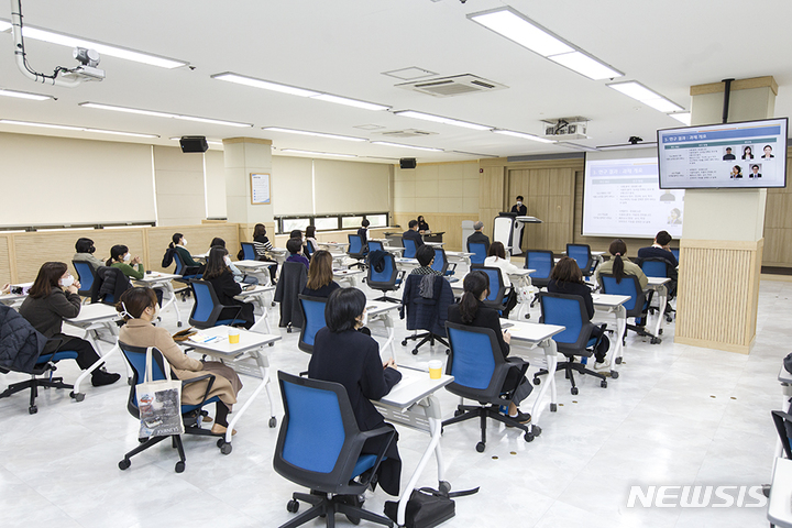 [서울=뉴시스] 국립중앙도서관은 28일 '2022 연구 모임 결과발표회'를 개최했다. (사진=국립중앙도서관 제공) 2022.11.28. photo@newsis.com *재판매 및 DB 금지