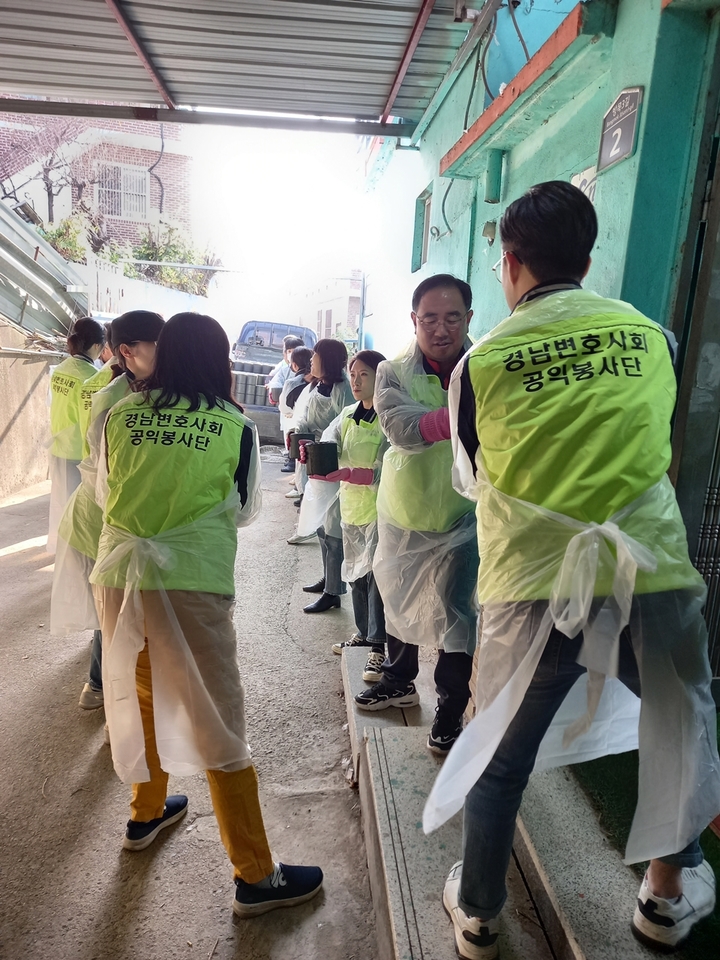 경남지방변호사협회, 함안군에 연탄 1만 장 기탁 *재판매 및 DB 금지