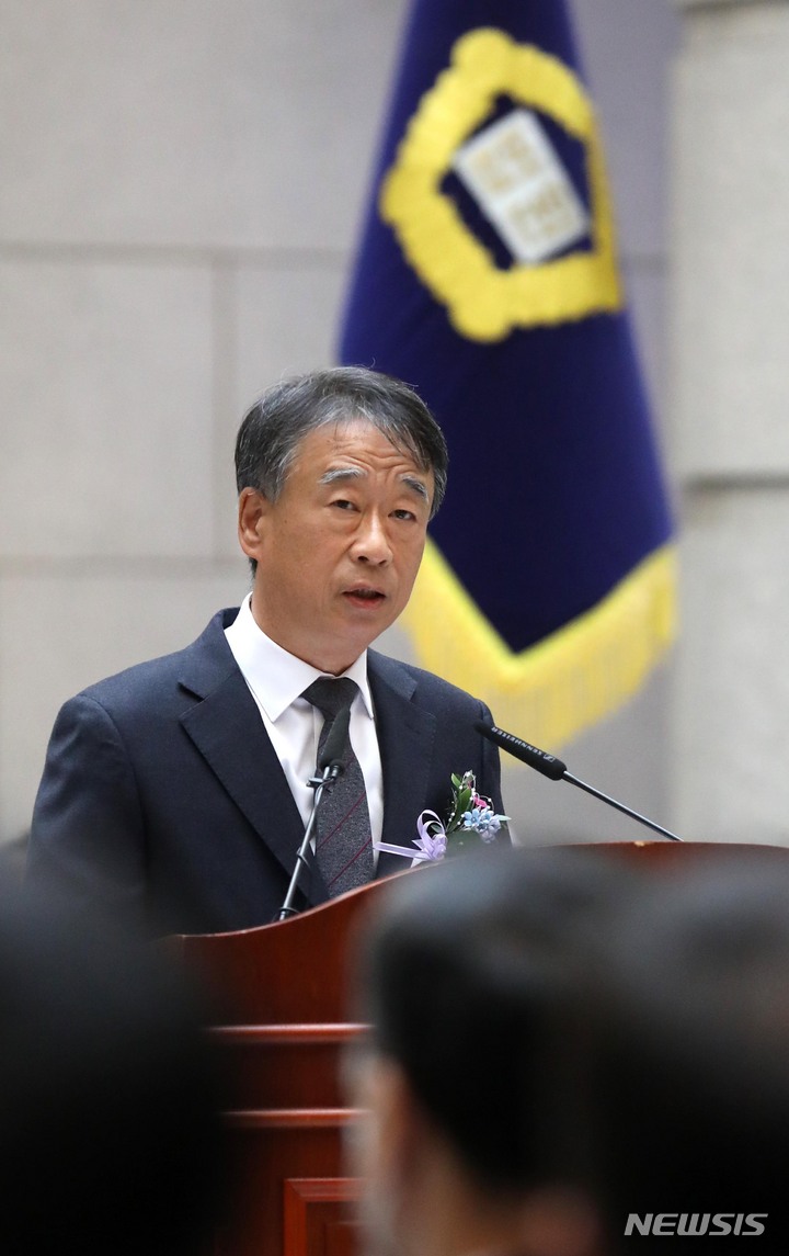 [서울=뉴시스] 사진공동취재단 = 오석준(사법연수원 19기) 대법관(사진)이 내일 선고를 앞둔 윤석열 전 대통령의 '체포방해' 상고심을 회피해 배당할 때부터 심리에 참여하지 않았던 사실이 뒤늦게 파악됐다. 2026.07.08. photo@newsis.com