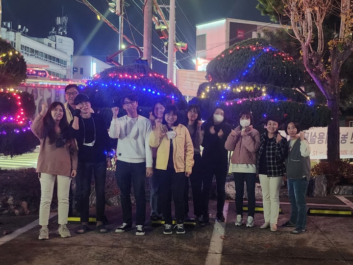 밀양시, "삼문동 청사 역사 속으로 사라져다"...성탄 트리 점등