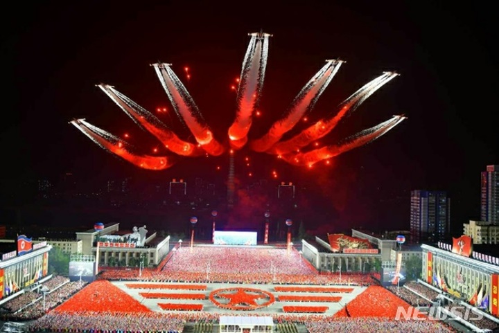 [서울=뉴시스] 북한이 29일 항공절 10주년을 맞았다. (사진=노동신문 갈무리) 2022.11.29