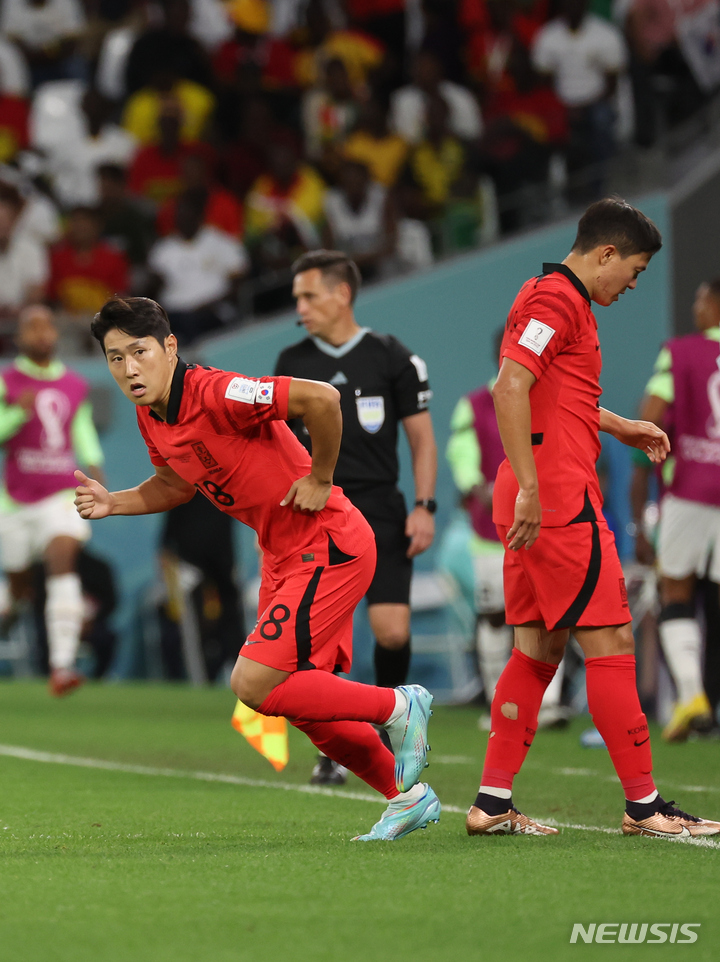 [알라이얀(카타르)=뉴시스] 조성우 기자 = 28일(현지시간) 카타르 알라이얀 에듀케이션 시티 스타디움에서 열린 2022 카타르 월드컵 H조 2차전 대한민국과 가나의 경기, 이강인이 교체투입 되고있다. 2022.11.29. xconfind@newsis.com