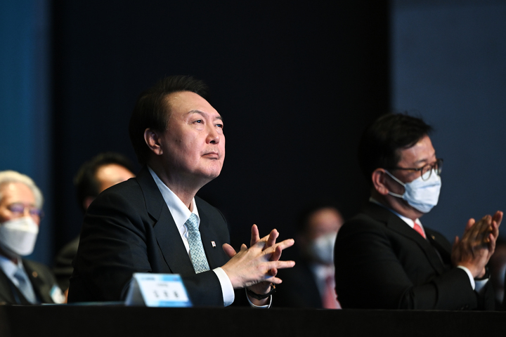 [서울=뉴시스] 윤석열 대통령이 29일 오후 서울 광진구 그랜드 워커힐 서울에서 열린 민주평화통일자문회의 해외 자문위원과의 통일대화에 참석해 있다. (사진=대통령실 제공) 2022.11.29. photo@newsis.com *재판매 및 DB 금지