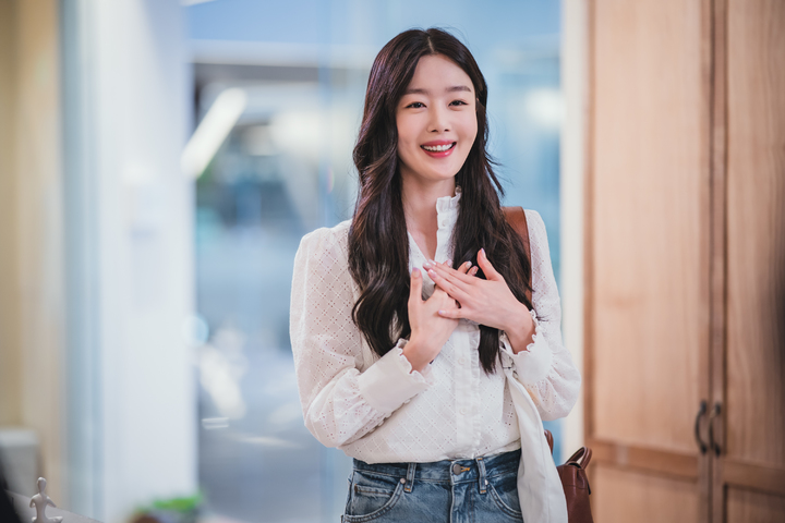 [서울=뉴시스] '술꾼도시여자들2' 한선화. 2022.11.30. (사진=티빙 제공) photo@newsis.com *재판매 및 DB 금지 *재판매 및 DB 금지