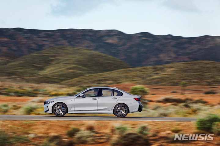 [서울=뉴시스]BMW 뉴 3시리즈.(사진=BMW코리아 제공) 2022.11.30 photo@newsis.com 