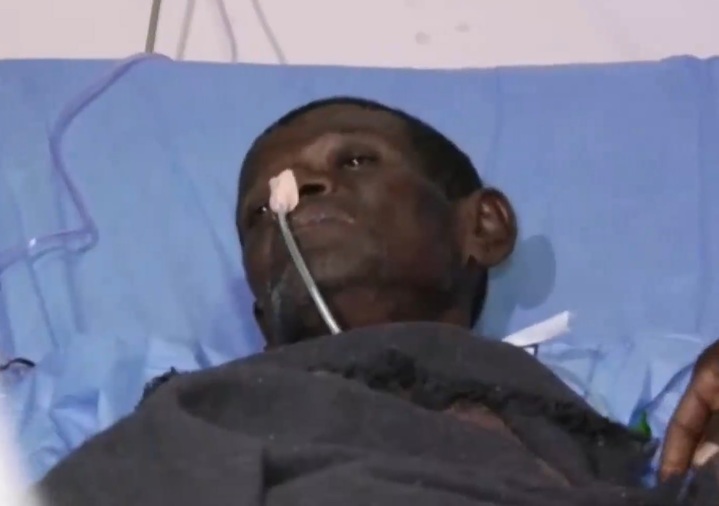 [서울=뉴시스] 동전을 모두 빼낸 남성은 현재 병원에서 안정을 취하고 있다 (사진출처: 이코노믹 타임스 영상 캡처) 2022.11.30. *재판매 및 DB 금지