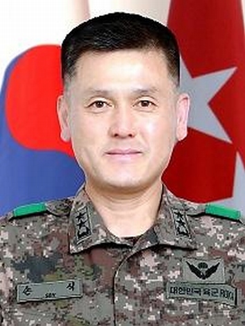 [서울=뉴시스] 국방부는 30일부로 이같은 내용의 2022년도 후반기 장성급 장교 인사를 단행했다고 밝혔다. 이번 인사는 중장급 이하의 진급 선발과 주요직위에 대한 보직인사로 진행됐다. 사진은 이번 인사에서 중장 진급에 성공한 손식 소장. (사진=국방부) 2022.11.30. photo@newsis.com *재판매 및 DB 금지