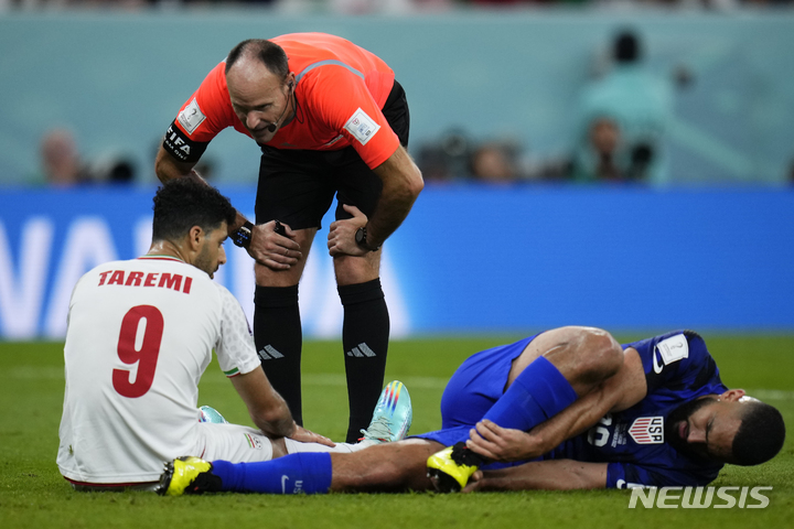 [도하(카타르)=뉴시스] 미국전에서 허탈한 표정 짓는 이란 타레미. 2022.11.30. 
