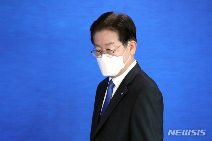 [서울=뉴시스] 김금보 기자 = 이재명 더불어민주당 대표가 지난달 30일 오전 서울 성동구청에서 열린 현장 최고위원회의에 참석하고 있다. 2022.11.30. kgb@newsis.com