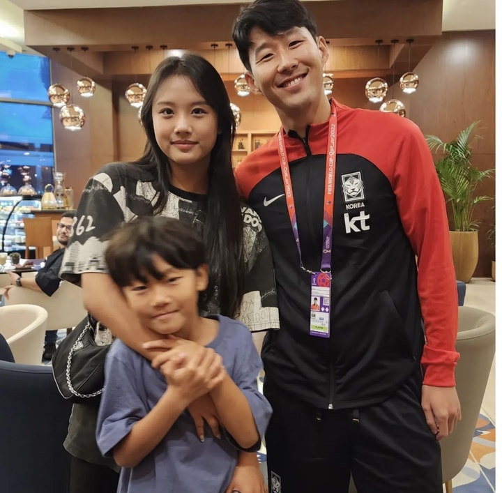 [서울=뉴시스] 손흥민 만난 이동국 자녀 재시, 시안. 2022.12.01. (사진= 인스타그램 캡처) photo@newsis.com *재판매 및 DB 금지