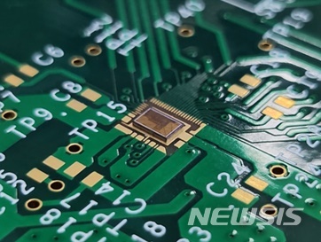 [울산=뉴시스] 구미현 기자 = 멀티 레벨 컨버터의 신뢰성 향상을 위한 칩의 회로 (UNIST 제공) *재판매 및 DB 금지