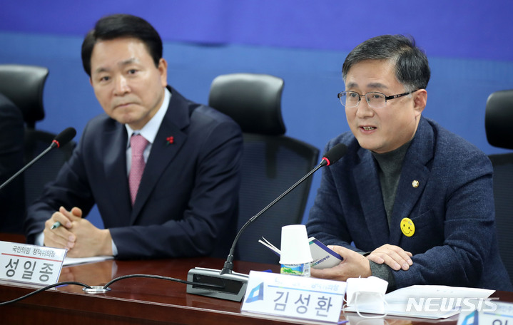 [서울=뉴시스] 고범준 기자 = 김성환 더불어민주당 정책위의장이 지난 1일 오전 서울 여의도 국회 의원회관에서 열린 '국민의힘·더불어민주당 3+3 정책협의체 킥오프 미팅'에서 발언하고 있다. 2022.12.01. bjko@newsis.com