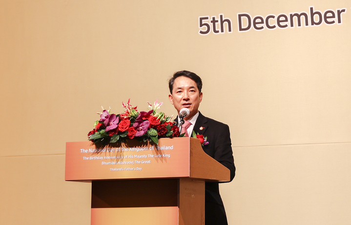 [서울=뉴시스] 박민식 국가보훈처장이 1일 서울 중구 롯데호텔에서 열린 태국 국경일 리셉션에 참석해 축사를 하고 있다. (사진=국가보훈처 제공) 2022.12.01. photo@newsis.com *재판매 및 DB 금지