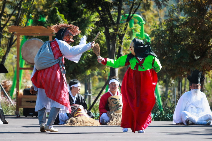 [예천=뉴시스] 경북 예천청단놀음. (사진=예천군 제공) 2025.09.13. photo@newsis.com *재판매 및 DB 금지