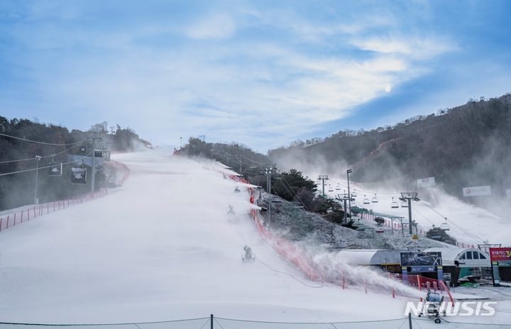 [서울=뉴시스] 비발디파크 스키장. (사진=대명소노그룹 소노인터내셔널 제공) 2022.12.02. photo@newsis.com