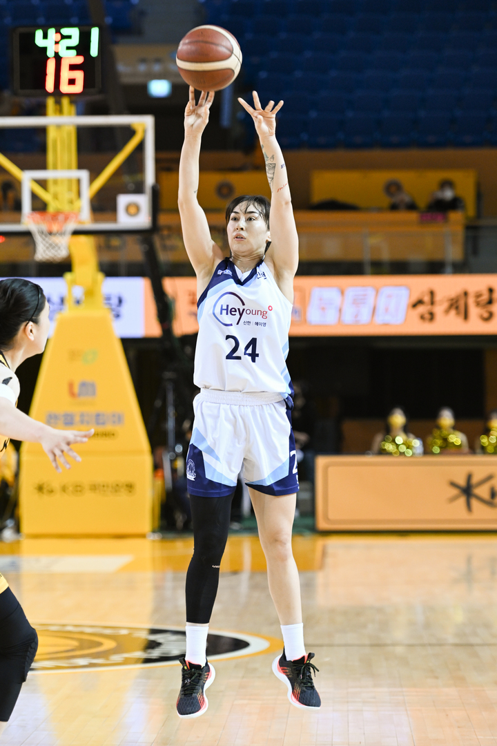 [서울=뉴시스] 여자프로농구 인천 신한은행의 김소니아. (사진 = WKBL 제공) *재판매 및 DB 금지