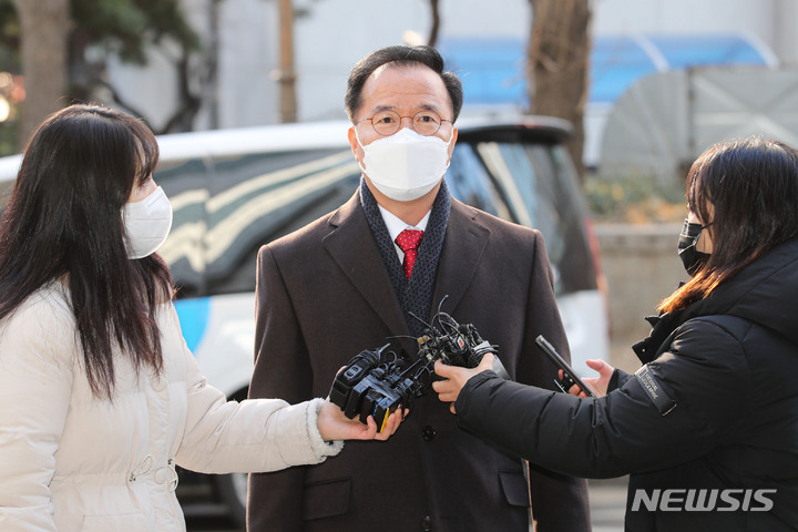 [서울=뉴시스] 권창회 기자 = 김광호 서울경찰청장이 2일 오전 서울 마포구 경찰청 이태원 사고 특별수사본부에 출석하고 있다. 2022.12.02. kch0523@newsis.com