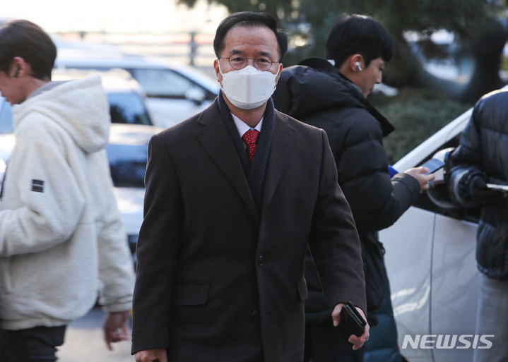 [서울=뉴시스] 권창회 기자 = 김광호 서울경찰청장이 2일 오전 서울 마포구 경찰청 이태원 사고 특별수사본부에 출석하고 있다. 2022.12.02. kch0523@newsis.com