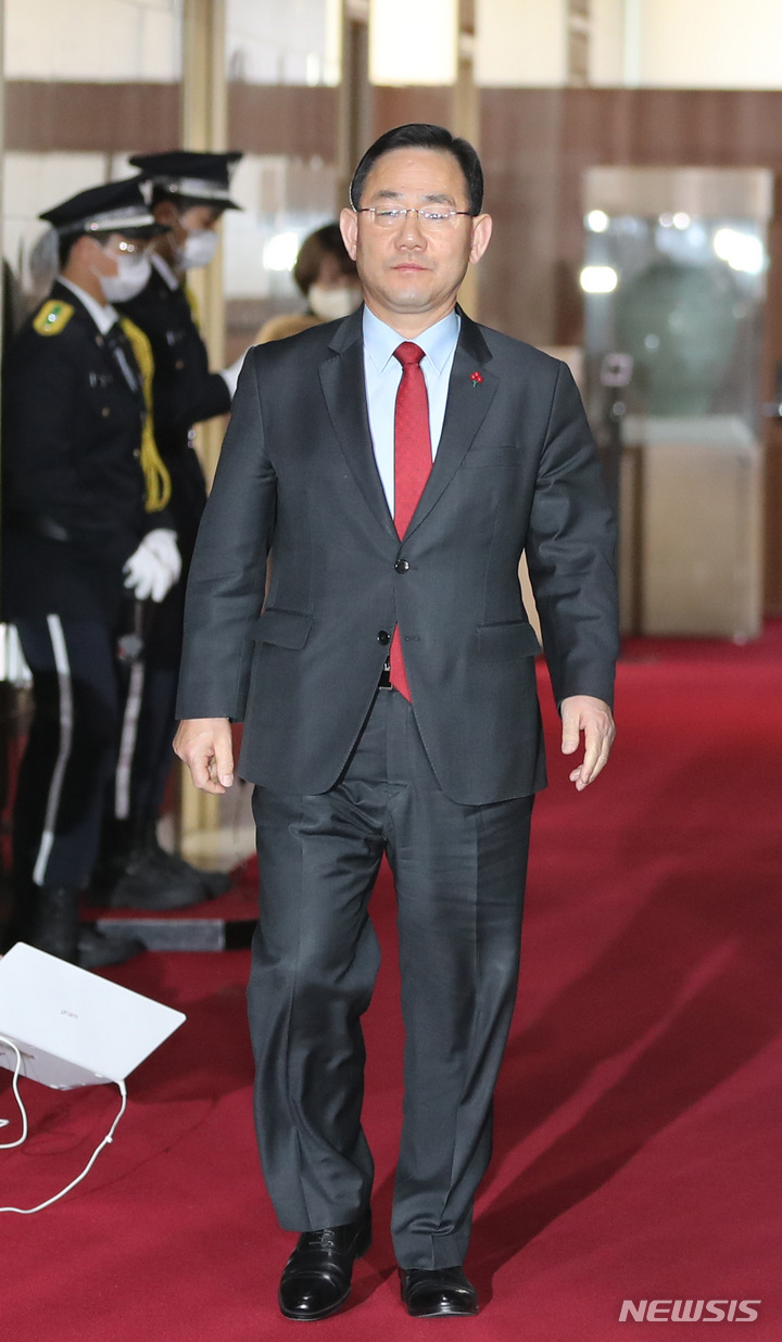 [서울=뉴시스] 전진환 기자 = 주호영 국민의힘 원내대표가 2일 오전 서울 여의도 국회의장실에서 박홍근 더불어민주당 원내대표와의 회동을 마치고 나오고 있다. 2022.12.02. amin2@newsis.com