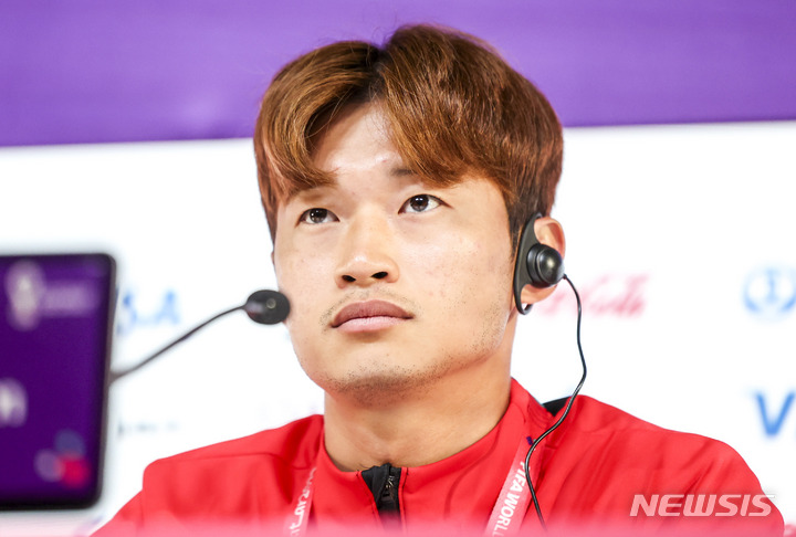 [알라이얀(카타르)=뉴시스] 조성우 기자 = 대한민국 축구대표팀 수비수 김진수가 4일(현지시간) 오후 카타르 알라이얀 메인미디어센터(MMC)에서 브라질과 16강전을 하루 앞두고 기자회견을 하고 있다. 2022.12.04. xconfind@newsis.com