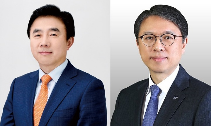 [서울=뉴시스]전영묵 삼성생명 사장(왼쪽)과 김대환 삼성카드 사장(사진=삼성생명, 삼성카드 제공)2022.12.05 photo@newsis.com *재판매 및 DB 금지