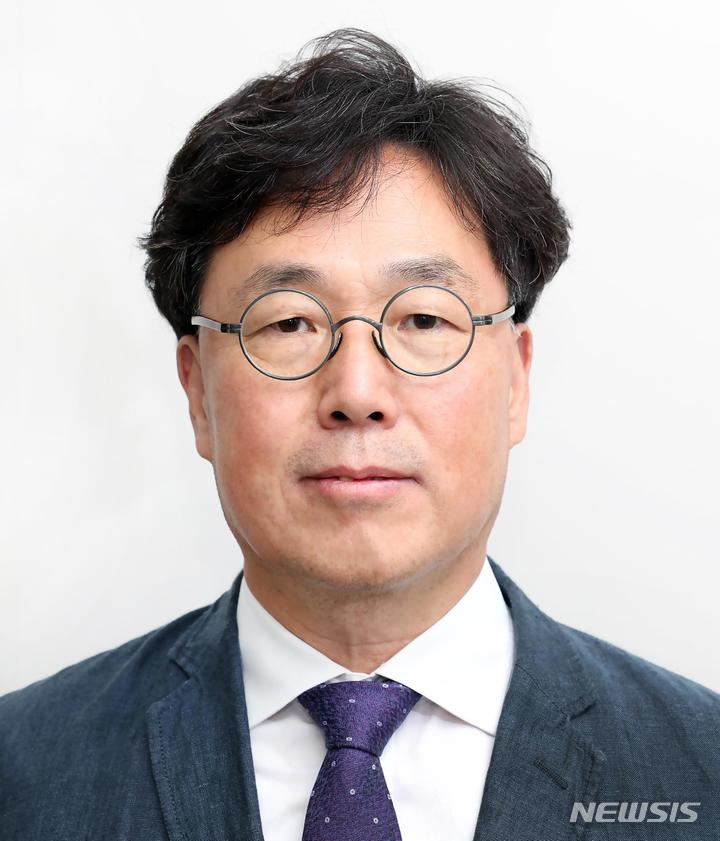 [서울=뉴시스] 김형근 책임연구원.(사진=국방기술품질원 제공) 2022.12.05