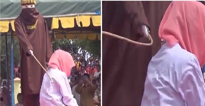 [서울=뉴시스] 인도네시아에서 이슬람 법을 어겼을 시 처하는 '회초리 형', 인도네시아에서는 남성과 여성이 가까이 붙어있을 시 회초리 20대 형에 처해질 수 있다. 인도네시아 의회는 '혼전순결'을 어길 시 1년 이하의 징역에 처하는 법안 역시 논의 중이다 (사진출처: 더 선 영상 캡처) 2022.12.05. *재판매 및 DB 금지