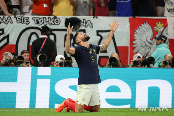[도하(카타르)=뉴시스] 백동현 기자 = 4일(현지시간) 오후 카타르 도하 알투마마 스타디움에서 열린 2022 카타르 월드컵 16강전 프랑스와 폴란드의 경기, 프랑스 올리비에 지루가 득점 후 기뻐하고 있다. 2022.12.05. livertrent@newsis.com
