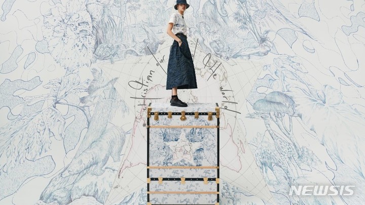 [서울=뉴시스]크리스챤 디올 & 피에트로 루포 ‘Around the World’ 2020콜라보