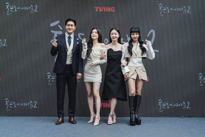 왼쪽부터 최시원, 이선빈, 한선화, 정은지.