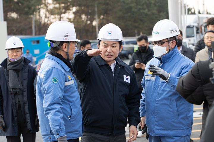 원희룡 국토교통부 장관이 화물연대 집단운송거부 14일차인 7일 정상 운행 중인 화물차주들을 찾아 "좋은 결단을 내려주셔서 감사드린다"고 말했다.(사진 제공=국토부) *재판매 및 DB 금지