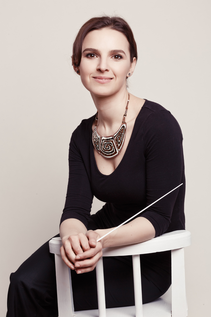 [서울=뉴시스]지휘자 옥사나 리니우. (사진=국립심포니 오케스트라 제공) 2022.12.07. photo@newsis.com *재판매 및 DB 금지