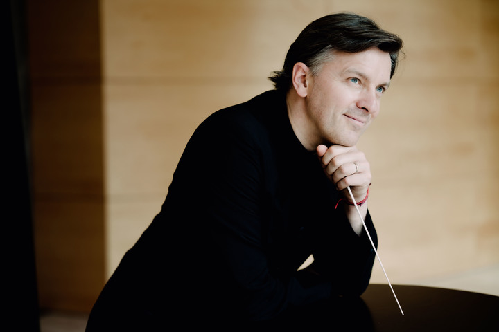 [서울=뉴시스]지휘자 토마시 네토필. (사진=국립심포니 오케스트라 제공) 2022.12.07. photo@newsis.com *재판매 및 DB 금지