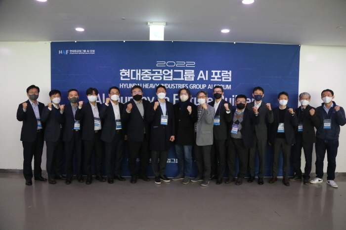 서울대 공대 교수 및 현대중공업그룹 임원진들이 기념 촬영하고 있다. 사진 서울대 *재판매 및 DB 금지