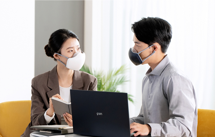 [서울=뉴시스] LG전자가 신개념 전자식 마스크 'LG 퓨리케어 마스크'를 출시했다. (사진=LG전자) 2022.12.08. photo@newsis.com *재판매 및 DB 금지