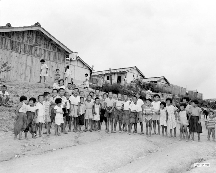 [서울=뉴시스]1958년 미아리 난민 정착지.(사진=서울시 제공) *재판매 및 DB 금지