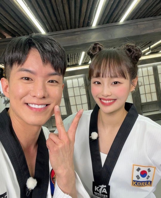  [서울=뉴시스] 나태주, 츄 2022.12.09&nbsp; (사진=인스타그램 캡처) photo@newsis.com 	&nbsp; *재판매 및 DB 금지