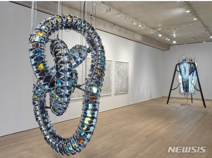 [서울=뉴시스]전시 전경, 김윤철, Frieze No.9 Cork Street, 바라캇 컨템포러리, 사진 촬영: Andy Keate